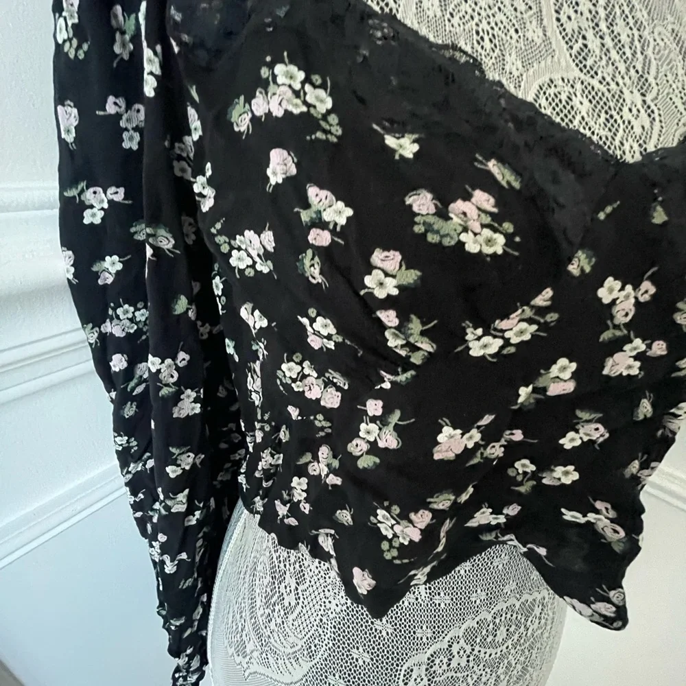BP. Womens Black Floral Smocked Cropped Blouse Size XL  new - Picture 2 of 6